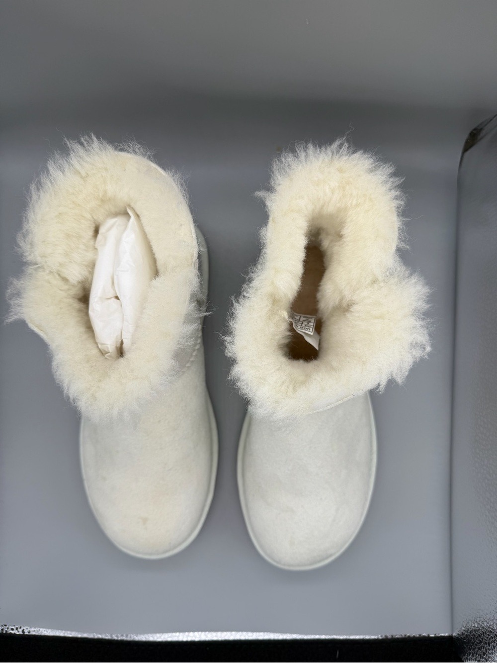 UGG Women’s Mini Bailey Button Geo Perf White Twinface Boots | Size 6 | Rare NIB - Picture 7 of 13